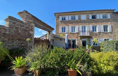 G&icirc;te n&deg;10005 Saint-&Eacute;tienne-des-Oulli&egrave;res - Rh&ocirc;ne - Le G&icirc;te d'Antoine - 11 personnes &agrave; Saint Etienne des Oulli&egrave;res dans le Beaujolais - Rh&ocirc;ne.
