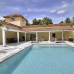 Grand G&icirc;te "La Villa Ambre" avec piscine privative &agrave; Bully dans le Beaujolais, proche de l'Arbresle - Rh&ocirc;ne.