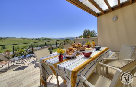 Gîte "L'Atelier" pour 5 personnes avec terrasses et vue magnifique à St Vérand, dans le Beaujolais - Rhône. Gîte n°10036 Saint-Vérand - Rhône - Gîte "L'Atelier" pour 5 personnes avec terrasses et vue magnifique à St Vérand, dans le Beaujolais - Rhône.