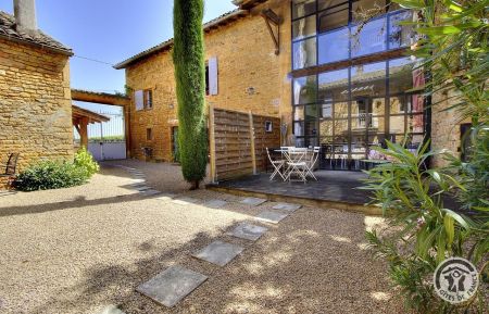 G&icirc;te n&deg;10041 Porte des Pierres Dor&eacute;es - Rh&ocirc;ne - G&icirc;te "La Maison de Fanny" - 4 personnes &agrave; Jarnioux - Porte des Pierres Dor&eacute;es dans le Beaujolais - Rh&ocirc;ne : la propri&eacute;t&eacute;.