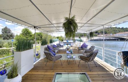 P&eacute;niche10042 Sainte-Colombe - Rh&ocirc;ne - Bienvenue ! Sur l'Eau - P&eacute;niche "Mya'More", h&eacute;bergement insolite - 8 personnes - sur le Rh&ocirc;ne - R&eacute;gion de Condrieu &agrave; Ste Colombe, face &agrave; la ville historique de Vienne et aux portes du Pilat !
