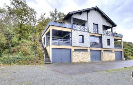 G&icirc;te n&deg;1168 Deux-Grosnes - Rh&ocirc;ne - Grand G&icirc;te de la Mairie &agrave; Trades/Deux Grosnes en Haut Beaujolais dans le Rh&ocirc;ne.