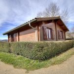 Chalet-G&icirc;te du Plan d'eau d'Azole (G&icirc;te N&deg; 4) &agrave; Propi&egrave;res en Haut Beaujolais - proximit&eacute; du Col des Echarmeaux dans le Rh&ocirc;ne.