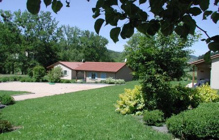 G&icirc;te n&deg;1322 Deux-Grosnes - Rh&ocirc;ne - Le G&icirc;te "Iris" &agrave; Ouroux dans le Rh&ocirc;ne