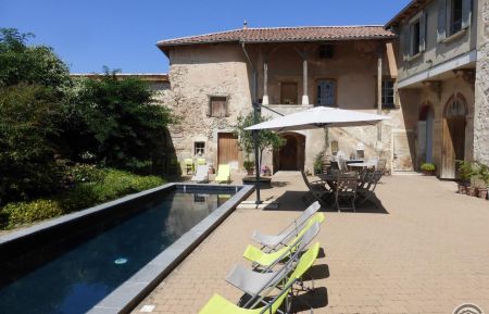 G&icirc;te n&deg;1806 R&eacute;gni&eacute;-Durette - Rh&ocirc;ne - Grand G&icirc;te/ Maison de Vacances avec bassin de nage &agrave; R&eacute;gni&eacute;-Durette dans le Beaujolais - Rh&ocirc;ne.