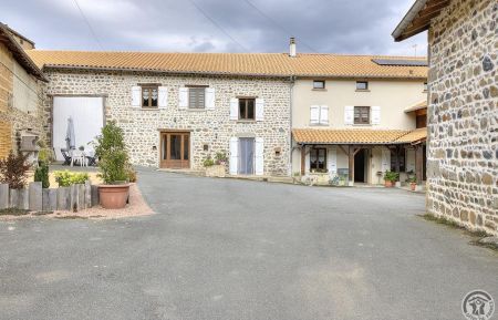 G&icirc;te n&deg;1962 Trades - Rh&ocirc;ne - G&icirc;te/Maison de vacances &agrave; la Ferme - 3 personnes - "Le Val de Grosne 2" &agrave; TRADES (DEUX GROSNES) en Haut Beaujolais, dans le Rh&ocirc;ne.