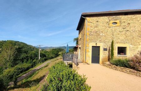 G&icirc;te n&deg;1974 Val d'Oingt - Rh&ocirc;ne - G&icirc;te - 6 personnes - "A deux Pas des Vignes" dans le Beaujolais - &agrave; Sainte Paule - Pierres Dor&eacute;es - proximit&eacute; du village d'Oingt class&eacute; Plus Beaux Villages de France : Bienvenue au g&icirc;te A deux Pas des Vignes !