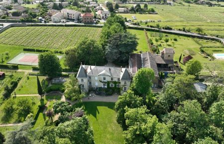 G&icirc;te n&deg;1979 Pommiers - Rh&ocirc;ne - Grand G&icirc;te "Ch&acirc;teau de Montclair" - 12 personnes &agrave; Pommiers dans le Beaujolais - Rh&ocirc;ne.