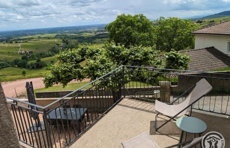 G&icirc;te n&deg;1986 Chiroubles - Rh&ocirc;ne - G&icirc;te "Le Tilleul" &agrave; Chiroubles, dans le Beaujolais - Rh&ocirc;ne.