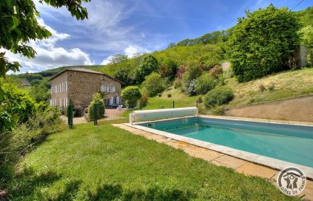 Vue extérieure de la maison Le Pélerin en Beaujolais