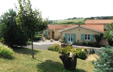 Roulotte(s)2152 Pollionnay - Rh&ocirc;ne - Chambres et Table d'H&ocirc;tes La Bergerie &agrave; POLLIONNAY dans le Lyonnais - Rh&ocirc;ne.