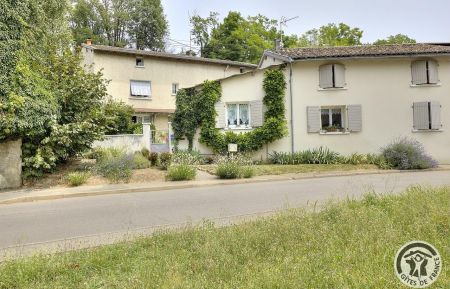 Chambre d'h&ocirc;tes n&deg;2306 Cailloux-sur-Fontaines - Rh&ocirc;ne - Chambres d'H&ocirc;tes "La Ferme du Caillou" &agrave; Cailloux sur Fontaines, village typique du Val de Sa&ocirc;ne - dans la M&eacute;tropole de Lyon - Proximit&eacute; A432 (5 km) et LYON (15 km).