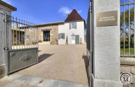 Chambre d'h&ocirc;tes n&deg;2409 Juli&eacute;nas - Rh&ocirc;ne - Maison d'H&ocirc;tes de Charme "Le Pavillon des Capitans" - 5 chambres - 11 personnes &agrave; Juli&eacute;nas dans le Beaujolais des crus - Rh&ocirc;ne.