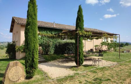 G&icirc;te de groupe n&deg;3066 Porte des Pierres Dor&eacute;es - Rh&ocirc;ne - Grand G&icirc;te des Essarts &agrave; Pouilly le Monial/ Porte des Pierres Dor&eacute;es en Beaujolais - RHONE.