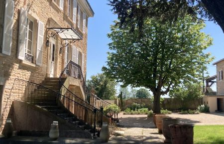 Demeure de charme en Beaujolais "La Maison Laetitia" à DENICE dans le Rhône. Gîte de groupe n°3113 Denicé - Rhône - Demeure de charme en Beaujolais "La Maison Laetitia" à DENICE dans le Rhône.