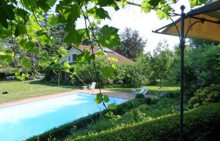 G&icirc;te n&deg;1775 La Tour-de-Salvagny - Rh&ocirc;ne - G&icirc;te/studio "Le Pool House" dans une propri&eacute;t&eacute; avec piscine &agrave; La Tour de Salvagny - Lyon M&eacute;tropole - Rh&ocirc;ne : vue sur la piscine.
