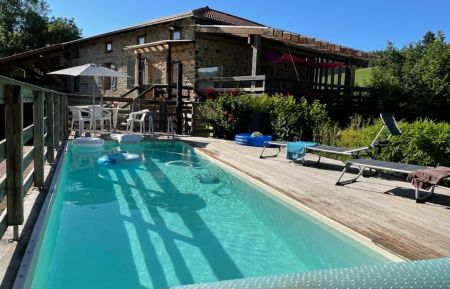 G&icirc;te n&deg;1895 Cublize - Rh&ocirc;ne - 'G&icirc;te de Basse Comt&eacute;' (avec piscine chauff&eacute;e) &agrave; Cublize (Rh&ocirc;ne - Beaujolais Vert - Lac des Sapins) : g&icirc;te avec piscine.