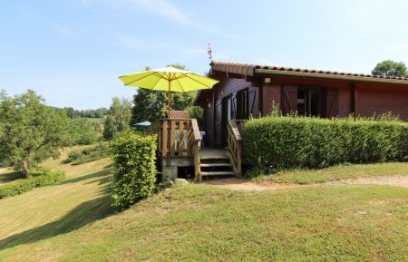 G&icirc;te n&deg;1292 Propi&egrave;res - Rh&ocirc;ne - Chalet-G&icirc;te du Plan d'eau d'Azole (G&icirc;te N&deg; 6) &agrave; Propi&egrave;res en Haut Beaujolais - proximit&eacute; du Col des Echarmeaux dans le Rh&ocirc;ne.