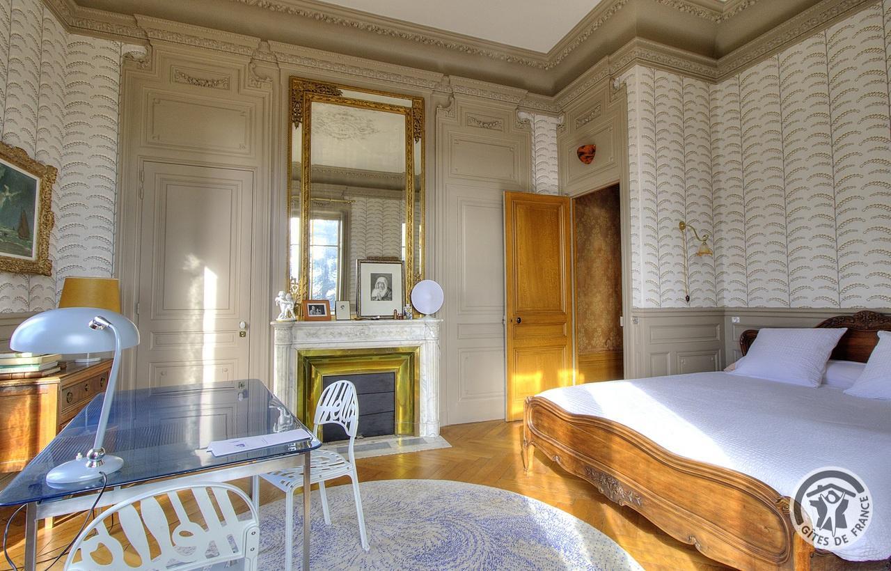 Hôtel - Musée de La Villa Bagatelle - 3 Chambres d'hôtes de charme à IRIGNY dans la Métropole de LYON : la Chambre de Madame pour 2 personnes (1er étage). photo 27