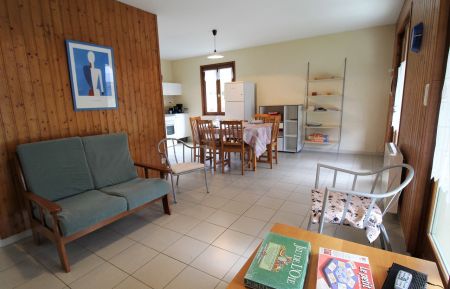 G&icirc;te n&deg;1321 Deux-Grosnes - Rh&ocirc;ne - G&icirc;te "Roseau" &agrave; Ouroux, en Haut Beaujolais, dans le Rh&ocirc;ne : coin salon et s&eacute;jour.