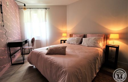 Chambre d'h&ocirc;tes n&deg;2383 Quinci&eacute;-en-Beaujolais - Rh&ocirc;ne - Chambres d'H&ocirc;tes "Domaine de Romarand" &agrave; Quinci&eacute;-en-Beaujolais, dans le Rh&ocirc;ne : Chambre "Le Beaujolais, au Soleil Couchant..."