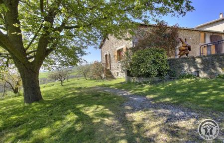 G&icirc;te n&deg;1423 Condrieu - Rh&ocirc;ne - Ecog&icirc;te "Chez Odile et Georges" &agrave; Condrieu, en plein coeur du Parc R&eacute;gional du Pilat, proximit&eacute; Vienne - Rh&ocirc;ne : l'arriv&eacute;e au g&icirc;te.