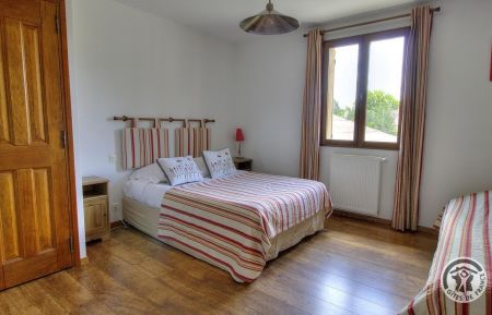 Chambre d'h&ocirc;tes n&deg;2214 Ch&acirc;tillon - Rh&ocirc;ne - Chambres d'H&ocirc;tes au Domaine Chasselay &agrave; CHATILLON, dans le Beaujolais - RHONE : la Chambre familiale "La Plati&egrave;re" (&eacute;tage).