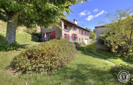 G&icirc;te n&deg;1663 Juli&eacute;nas - Rh&ocirc;ne - G&icirc;te de Haute-Combe &agrave; Juli&eacute;nas dans le Beaujolais (vignobles) - Rh&ocirc;ne.