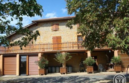 Le Gîte des Lauriers - 4 personnes - à Saint-Germain-Nuelles dans le Beaujolais - Proche de l'Arbresle - RHONE : la maison et le gîte au rez-de-chaussée. Gîte n°1364 Saint-Germain-Nuelles - Rhône - Le Gîte des Lauriers - 4 personnes - à Saint-Germain-Nuelles dans le Beaujolais - Proche de l'Arbresle - RHONE : la maison et le gîte au rez-de-chaussée.
