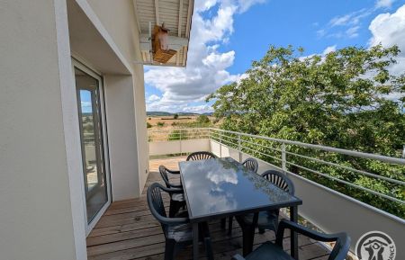 G&icirc;te n&deg;10013 &Eacute;chalas - Rh&ocirc;ne - Bienvenue dans le G&icirc;te "Les Hautes Colli&egrave;res" &agrave; ECHALAS, dans le Parc Naturel R&eacute;gional du Pilat, proche de la ville de Givors - R&eacute;gion de Condrieu - Rh&ocirc;ne : la terrasse (30 m2).