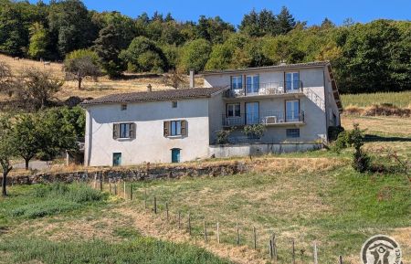 Gîte de la Panoncelière 1 situé à Rontalon, dans le Lyonnais - Rhône : la maison comportant 2 gîtes. Gîte n°1086 Rontalon - Rhône - Gîte de la Panoncelière 1 situé à Rontalon, dans le Lyonnais - Rhône : la maison comportant 2 gîtes.