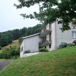 G&icirc;te &agrave; l'&eacute;tage de La Panonceli&egrave;re &agrave; Rontalon dans les Coteaux du Lyonnais (Rh&ocirc;ne): l'arriv&eacute;e.