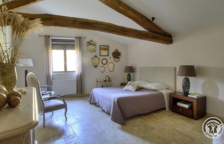 Chambre d'h&ocirc;tes n&deg;2244 Chiroubles - Rh&ocirc;ne - Chambres d'H&ocirc;tes "Le Balcon du F&ecirc;tre" &agrave; Chiroubles dans le Beaujolais des Crus - RHONE : la Chambre "Gourmande".