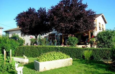 G&icirc;te n&deg;1792 Juli&eacute;nas - Rh&ocirc;ne - "Le G&icirc;te de Bacchus" &agrave; Juli&eacute;nas dans le Beaujolais - Rh&ocirc;ne : la maison.