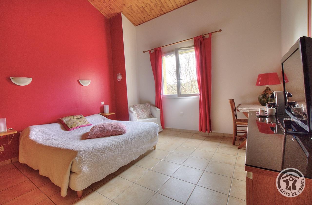 Chambres et Table d'Hôtes La Bergerie à POLLIONNAY dans le Lyonnais - Rhône : Chambre familiale "la Rivière". photo 22