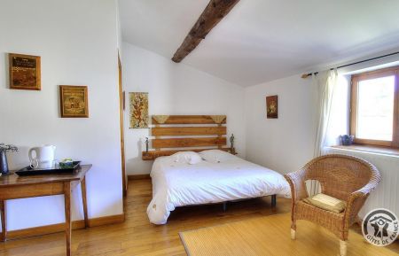 Chambre d'h&ocirc;tes n&deg;2183 Gr&eacute;zieu-la-Varenne - Rh&ocirc;ne - Chambres d'H&ocirc;tes " Les Attignies" &agrave; Gr&eacute;zieu la Varenne, dans le Lyonnais (proximit&eacute; Craponne et Lyon) - Rh&ocirc;ne : La Chambre "Tounga Soa" au 2&egrave;me &eacute;tage.