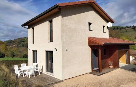Eco-Gîte "La Greffière" dans une maison indépendante à Saint-Clément-sur-Valsonne, en Haut Beaujolais dans le RHONE : la maison et espaces extérieurs. Gîte n°10018 Saint-Clément-sur-Valsonne - Rhône - Eco-Gîte "La Greffière" dans une maison indépendante à Saint-Clément-sur-Valsonne, en Haut Beaujolais dans le RHONE : la maison et espaces extérieurs.