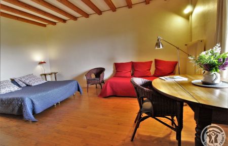 Chambre d'h&ocirc;tes n&deg;2045 R&eacute;gni&eacute;-Durette - Rh&ocirc;ne - Chambres d'h&ocirc;tes "Domaine des Bois" &agrave; R&eacute;gni&eacute;-Durette dans le Beaujolais - Rh&ocirc;ne : Chambre "Vendanges" pour 4 personnes.