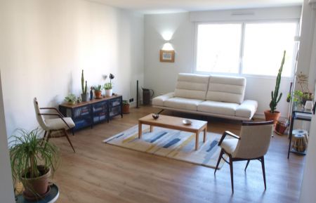 City Break n&deg;1969 Caluire-et-Cuire - Rh&ocirc;ne - Meubl&eacute; de la Tour avec piscine - 4 personnes - 2 chambres &agrave; Caluire et Cuire - M&eacute;tropole de Lyon : le salon.