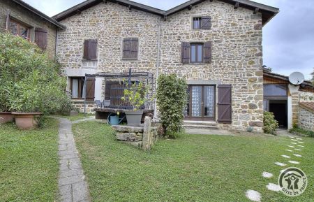 G&icirc;te n&deg;1772 Dommartin - Rh&ocirc;ne - G&icirc;te de la Bergeonni&egrave;re &agrave; Dommartin (Rh&ocirc;ne - Ouest Lyonnais) : la maison.