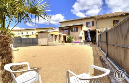 G&icirc;te n&deg;10034 Ch&eacute;nas - Rh&ocirc;ne - G&icirc;te Le Cam&eacute;lia &agrave; Ch&eacute;nas, au coeur des crus du Beaujolais dans le Rh&ocirc;ne, proximit&eacute; Sa&ocirc;ne et Loire.