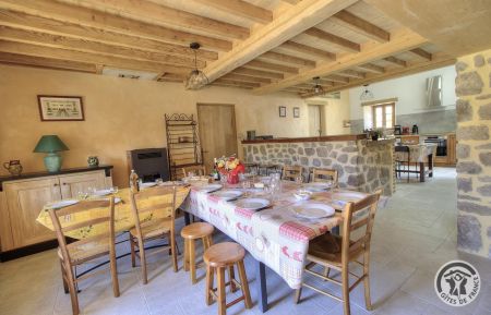 G&icirc;te n&deg;10044 Montrottier - Rh&ocirc;ne - Grand G&icirc;te - 15 personnes "Le Petit Saint Martin" &agrave; Montrottier dans les Monts du Lyonnais - Rh&ocirc;ne : le s&eacute;jour (rez-de-chauss&eacute;e).