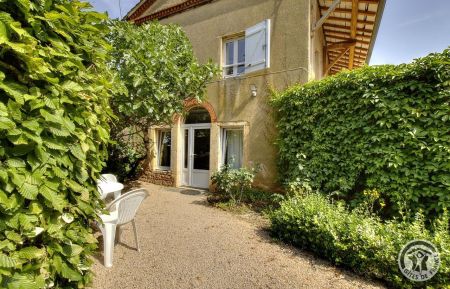 Petit Gîte 'L'Orangerie' pour 2 personnes au Château du Jonchy à St Julien dans le Beaujolais - Rhône. Gîte n°1706 Saint-Julien - Rhône - Petit Gîte 'L'Orangerie' pour 2 personnes au Château du Jonchy à St Julien dans le Beaujolais - Rhône.