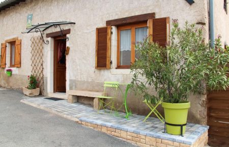 G&icirc;te n&deg;1730 Villi&eacute;-Morgon - Rh&ocirc;ne - G&icirc;te/Maison de vacances "l'Alambic" &agrave; Villi&eacute; Morgon, en plein coeur du Beaujolais, dans le Rh&ocirc;ne : l'entr&eacute;e.