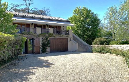 G&icirc;te n&deg;1981 Cenves - Rh&ocirc;ne - G&icirc;te "La Ponie" &agrave; Cenves, Roche de Solutr&eacute; en Haut Beaujolais, aux portes de la Sa&ocirc;ne et Loire dans le Rh&ocirc;ne : la maison.