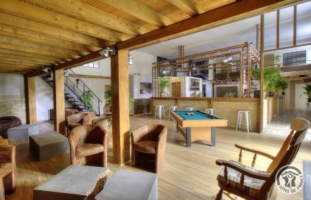 G&icirc;te n&deg;1998 Beaujeu - Rh&ocirc;ne - Grand G&icirc;te "Le Riverside" &agrave; Beaujeu, dans le Beaujolais - Rh&ocirc;ne : le s&eacute;jour au rez-de-chauss&eacute;e.