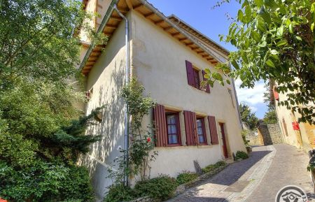 "La Maison d'Alice", gîte de caractère pour 2 personnes, situé dans le village médiéval de Ternand, dans le Beaujolais - Rhône : la maison rénovée. Gîte n°10037 Ternand - Rhône - "La Maison d'Alice", gîte de caractère pour 2 personnes, situé dans le village médiéval de Ternand, dans le Beaujolais - Rhône : la maison rénovée.