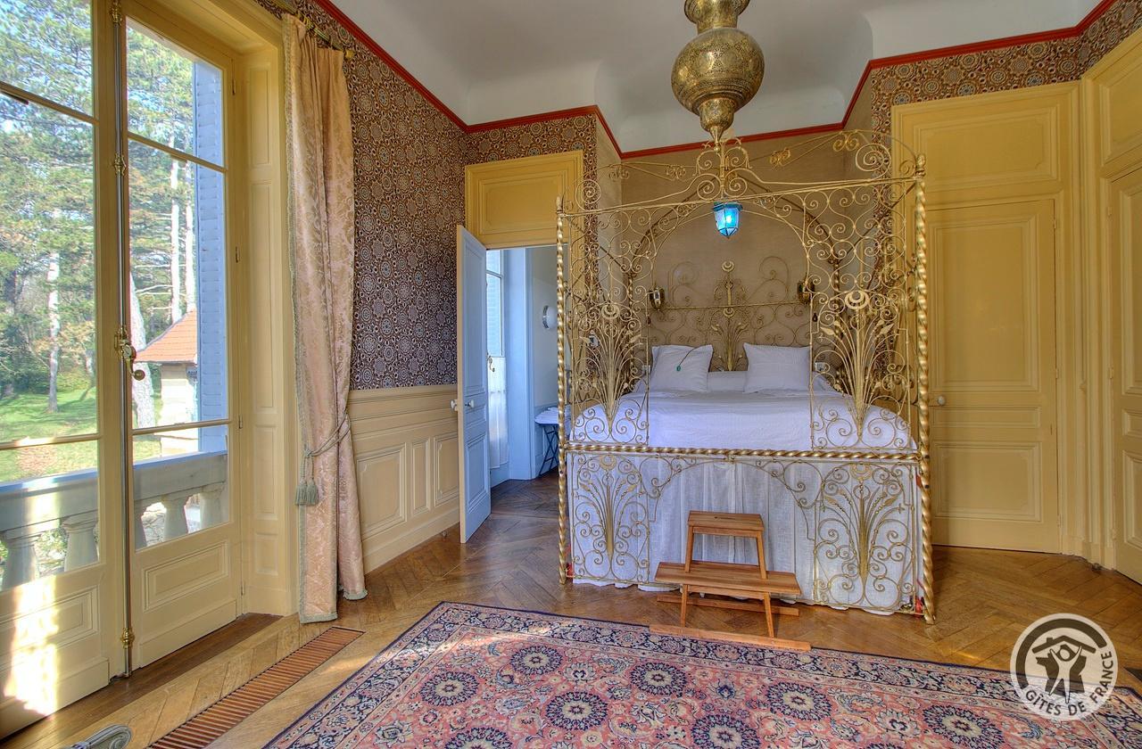 Hôtel - Musée de La Villa Bagatelle - 3 Chambres d'hôtes de charme à IRIGNY dans la Métropole de LYON : la Chambre "l'Orientale" (1er étage). photo 17