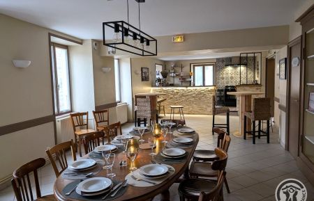 G&icirc;te n&deg;10001 Saint-Igny-de-Vers - Rh&ocirc;ne - G&icirc;te Auberge des Petits - 15 personnes - &agrave; Saint Igny de Vers en Haut Beaujolais, proximit&eacute; Bourgogne - dans le Rh&ocirc;ne : le coin repas.