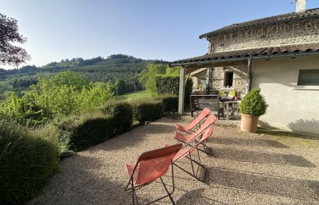 G&icirc;te n&deg;1866 Vernay - Rh&ocirc;ne - Grand g&icirc;te du Hameau d'Amigni&eacute; - 12 personnes &agrave; Vernay (Rh&ocirc;ne, Beaujolais, r&eacute;gion de Beaujeu), compos&eacute; de 2 g&icirc;tes "Le Panoramique" et "le Tourv&eacute;on" : Ext&eacute;rieur g&icirc;te "Le Panoramique"